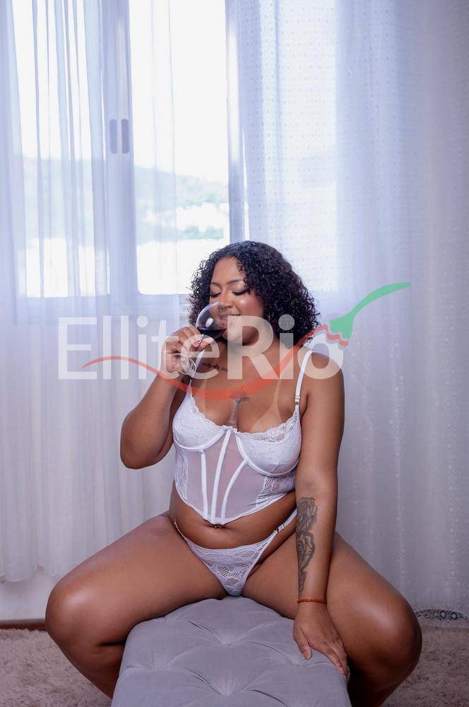 Maya Prado | Mulheres